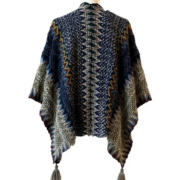 NWOT Bohemian Knit Tasseled Poncho Cardigan Sweater Oversized. - Picture 4 of 13